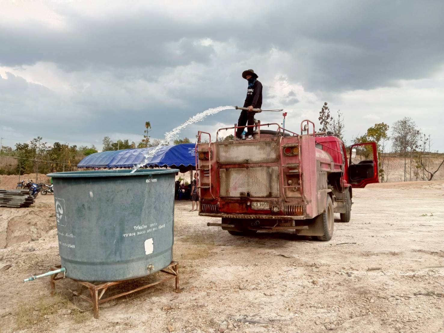 นายประเวศน์ พรมยืน นายกเทศมนตรีเทศบาลตำบลศรีวิชัย  ได้มอบหมายให้เจ้าหน้าที่สำนักปลัดงานป้องกันและบรรเทาสาธารณภัย