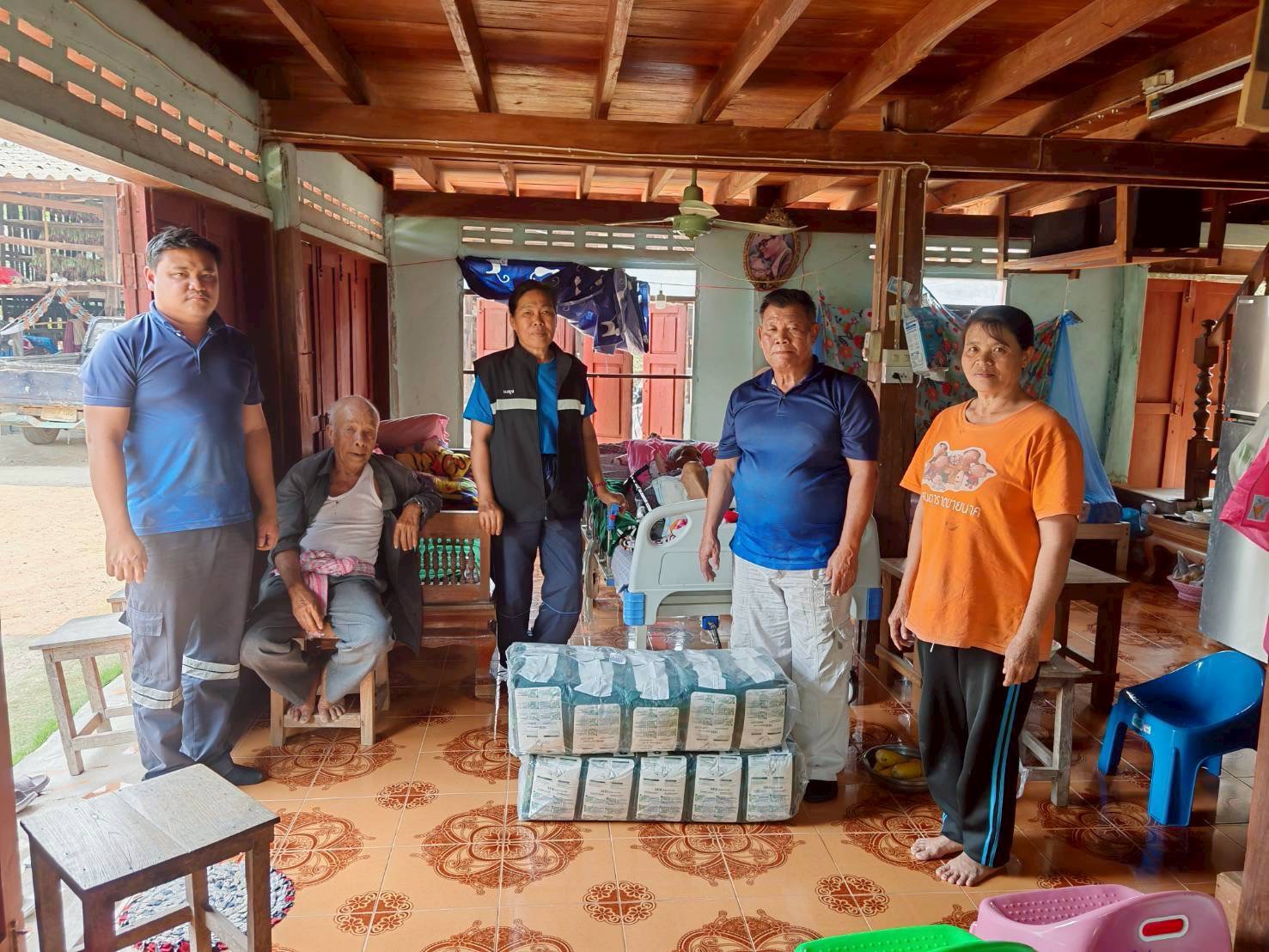 นายประเวศน์ พรมยืน นายกเทศมนตรีเทศบาลตำบลศรีวิชัย  มอบหมายให้เจ้าหน้าที่กองสาธารณสุขและสิ่งแวดล้อม