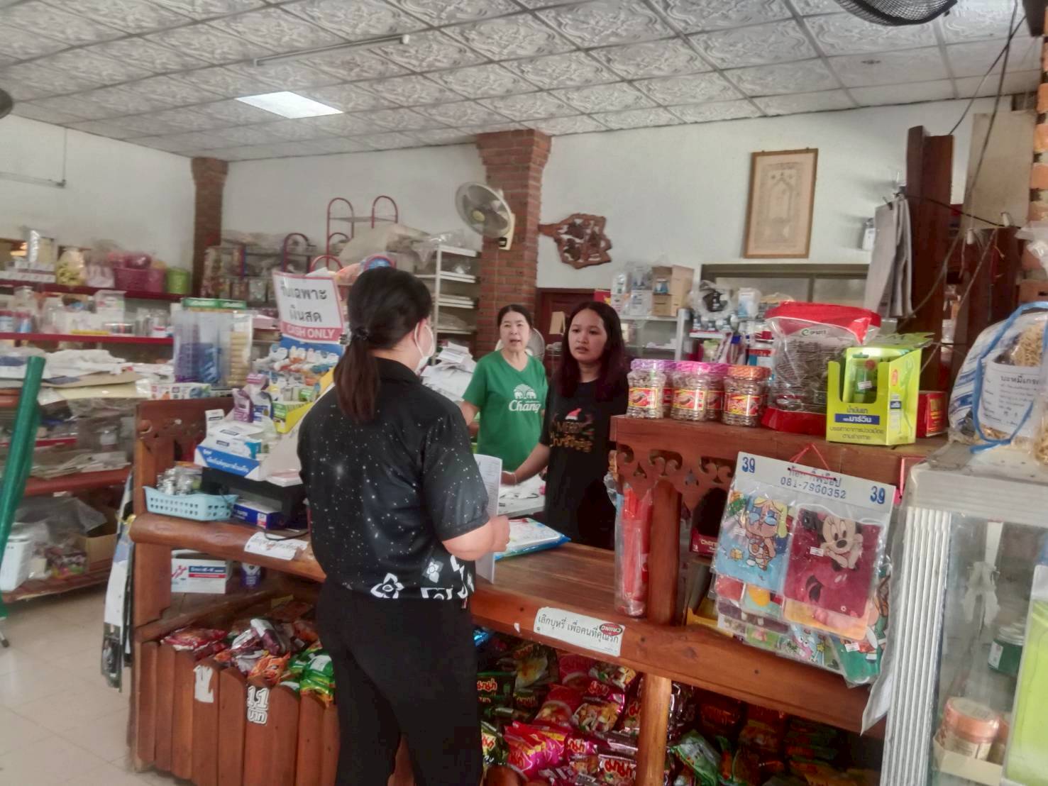 กองสาธารณสุขและสิ่งแวดล้อม ลงพื้นที่เพื่อตรวจสอบผู้ประกอบธุรกิจ/ร้านค้า